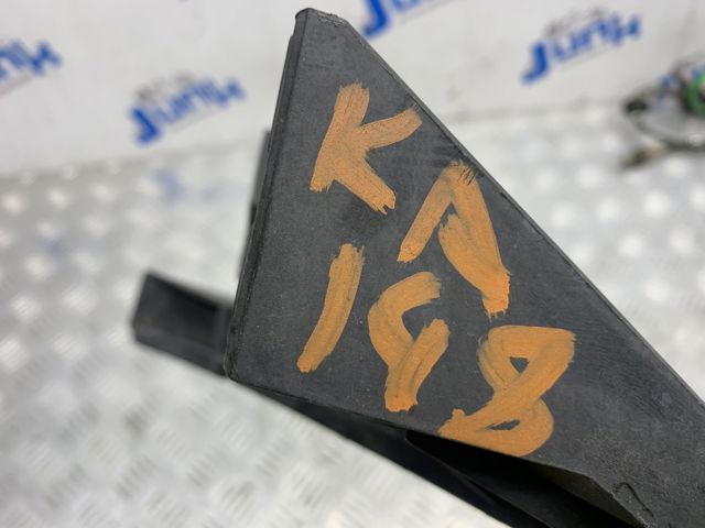 4L0807334A Кронштейн бампера переднего правый купить Чернигов