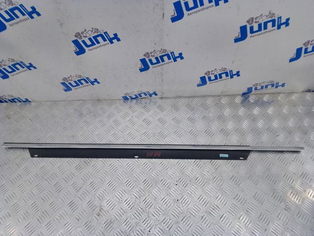 Молдинг опускного стекла нижний, двери передней, правой 4L0853284E2ZZ VAG