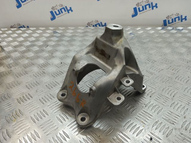 Кронштейн подушки (опоры) двигателя, правой 4M0199308CE VAG