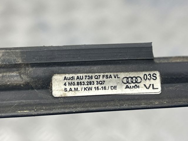 Молдинг опускного стекла двери передней, левой 4M08532833Q7 VAG