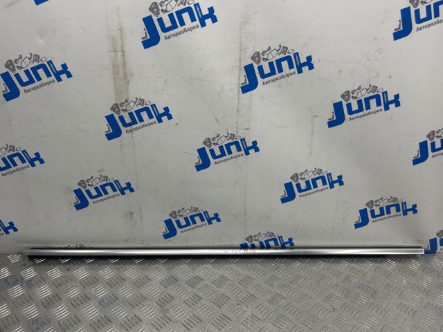 4M08532833Q7 VAG Молдинг опускного стекла двери передней левой купить в Житомир