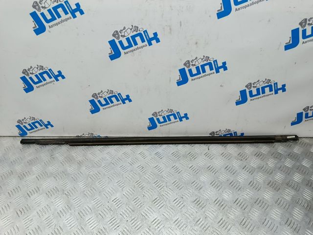 Накладка заднего стекла, левая 4M08537633Q7 VAG