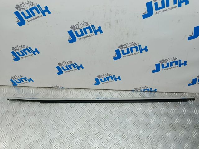 Молдинг стекла заднего правый 4M08537643Q7 VAG