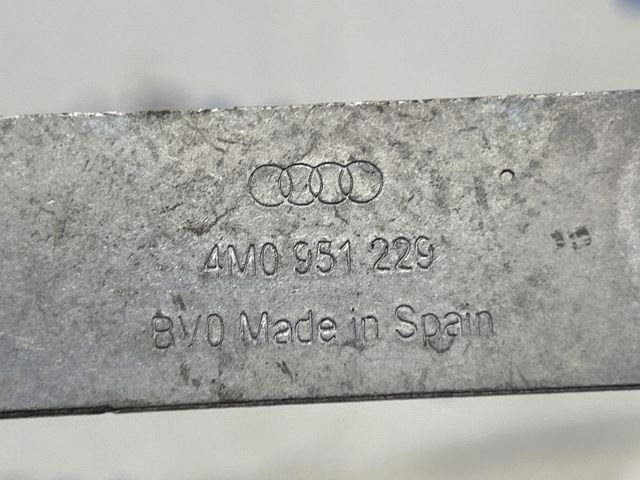 VAG 4M0951229 в наличии Ирпень