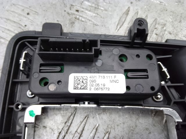 VAG 4M1713111FMNC Накладка консоли рычага переключения передач АКПП в наличии Украина