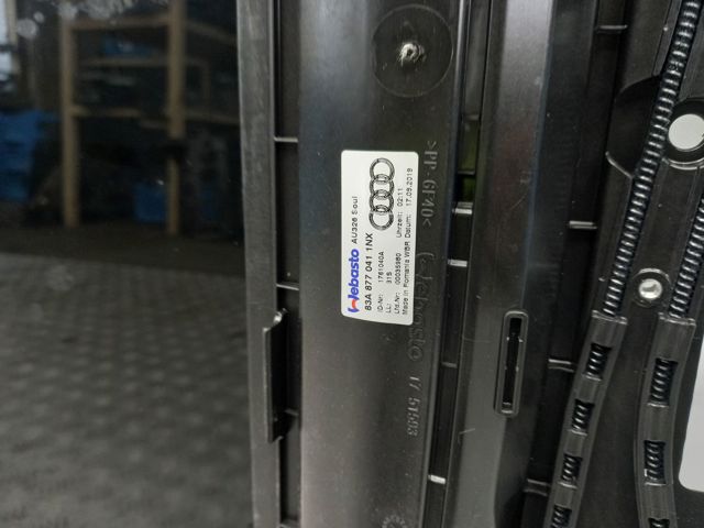 Детали люков облицовки кузова 4M8877049 VAG