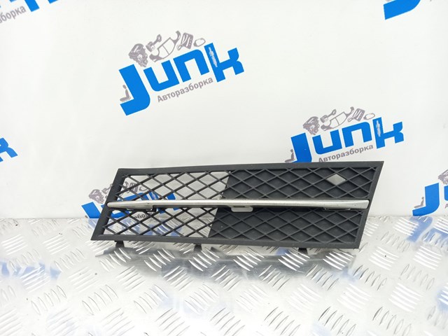 Правая решетка переднего бампера BMW 5