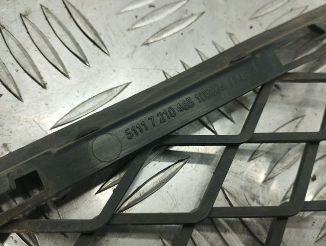 BMW 51117210465 Решетка бампера переднего центральная в наличии Украина