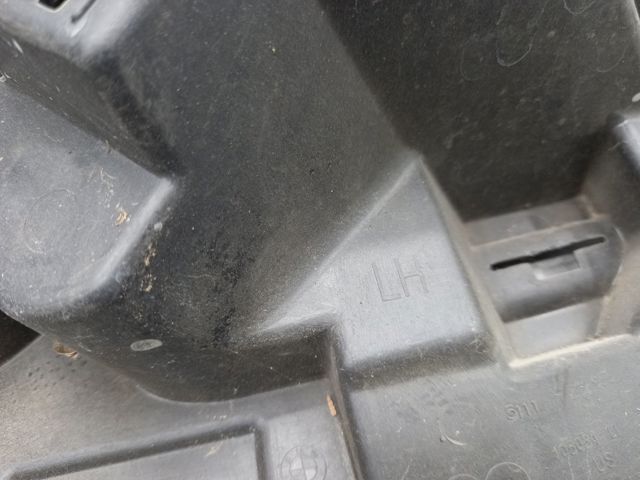 Левый кронштейн переднего бампера 51117212955 BMW