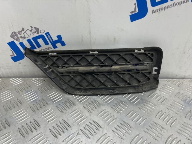  Решетка переднего бампера левая 51117303757 BMW