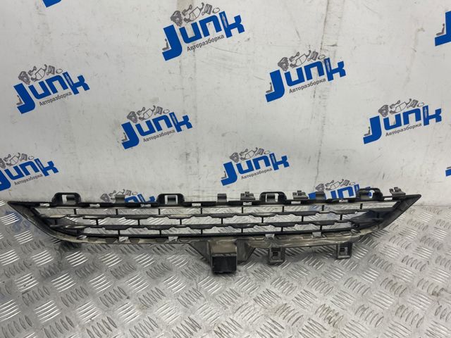 BMW 51117336506 Решетка бампера переднего верхняя в наличии Винница
