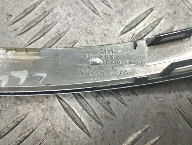 51117362696 Молдинг решетки бампера переднего правый купить Львов