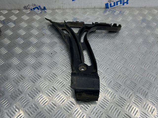 Кронштейн бампера заднего, внешний левый 51127178185 BMW