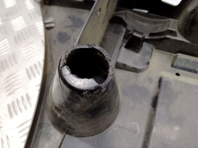 BMW 51127183886 Кронштейн бампера заднего правый в наличии Одесса