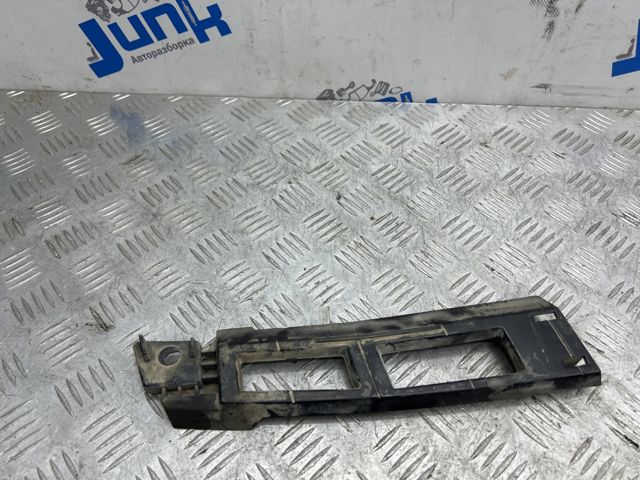 Левый кронштейн переднего бампера 51127226937 BMW