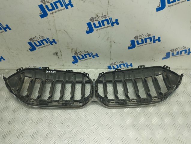 Решетка радиатора 51135A39372 BMW