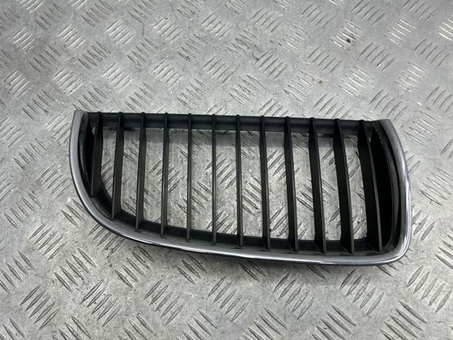 51137120010 BMW Решетка радиатора правая купить в Житомир