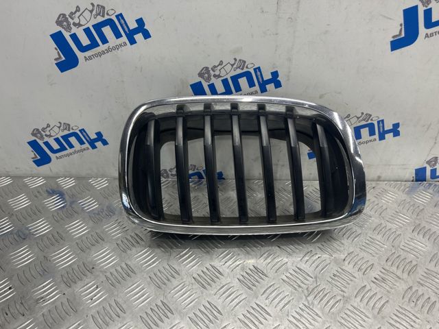 51137305590 Решетка радиатора правая купить Украина