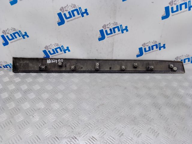 Молдинг двери передней правой 51137352092 BMW
