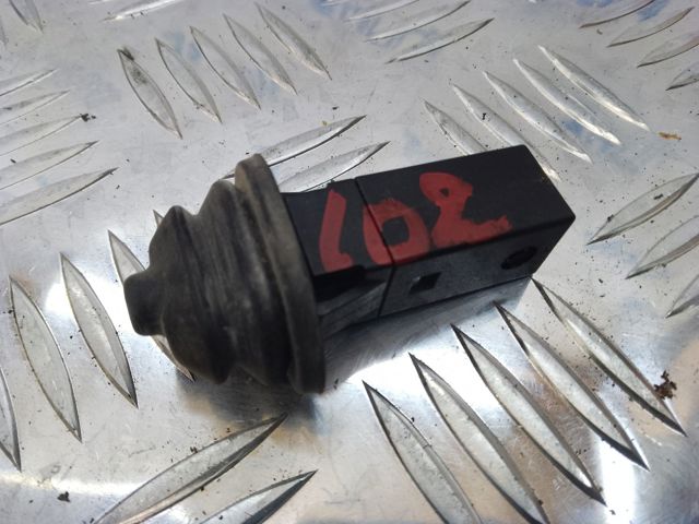 51178228939 BMW Фиксатор лючка бензобака купить в Чернигов