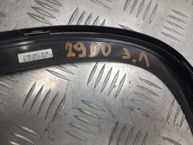 Молдинг опускного стекла нижний, двери задней, левой 51357185243 BMW