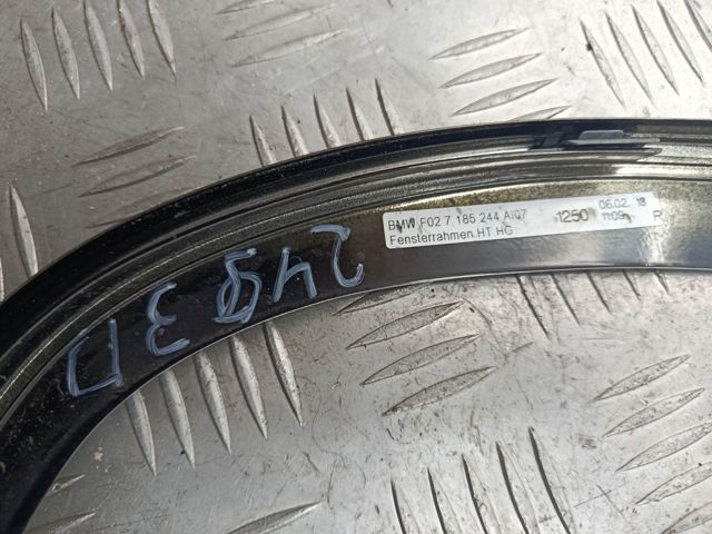 Молдинг опускного стекла нижний, двери задней, правой 51357185244 BMW