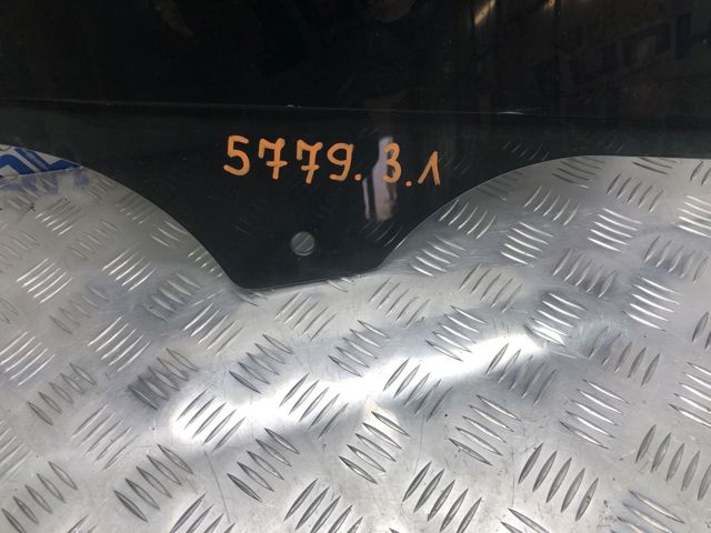Стекло задней двери, левой 51357470629 BMW