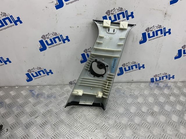 Обшивка стойки кузова внутренняя, средняя левая 51438050325 BMW