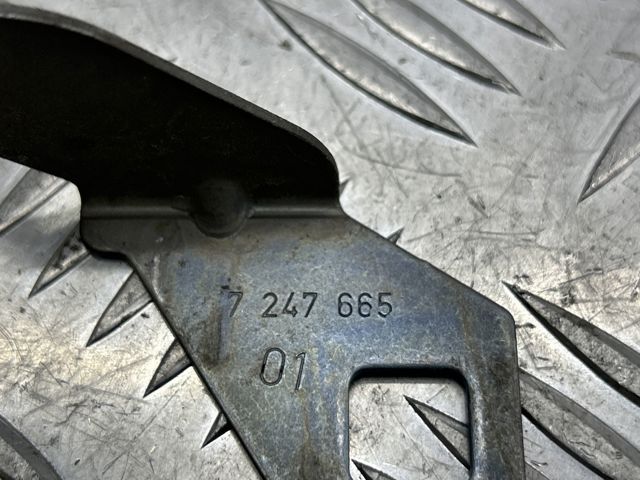 Кронштейн усилителя переднего бампера 51647247665 BMW