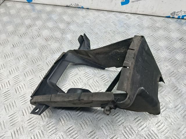 51747200790 BMW Воздуховод (дефлектор) масляного радиатора купить в Ирпень