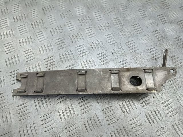Кронштейн радиатора левый 51747325044 BMW
