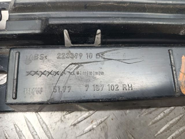 51777187102 BMW Кронштейн наружной накладки порога правой купить в Черновцы
