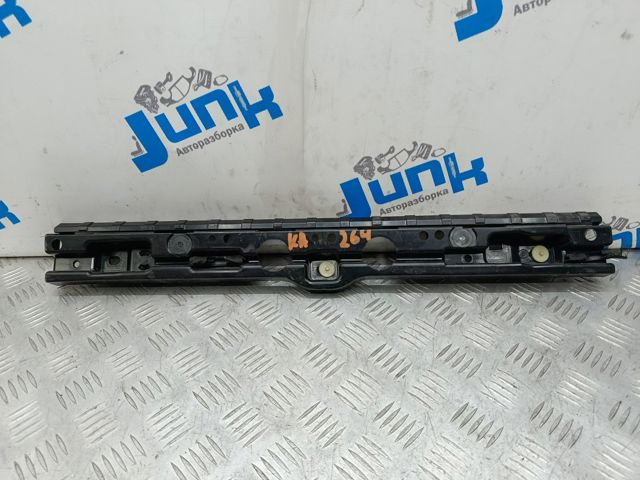 Кронштейн наружной накладки порога правой 51777357134 BMW
