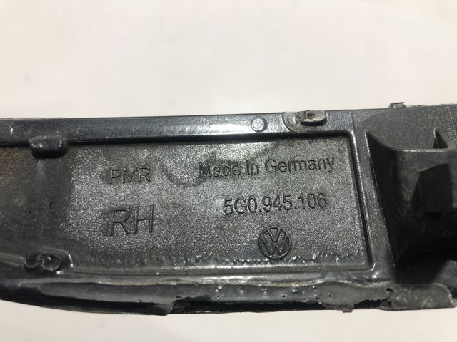 Правый катафот бампера 5G0945106 VAG