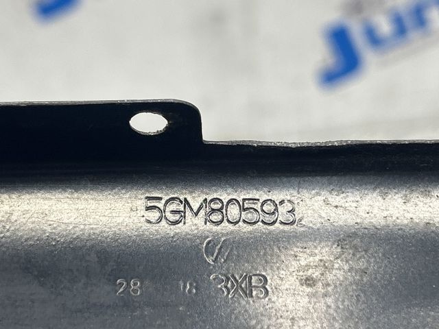 Кронштейн суппорта радиатора нижнего 5GM805932 VAG