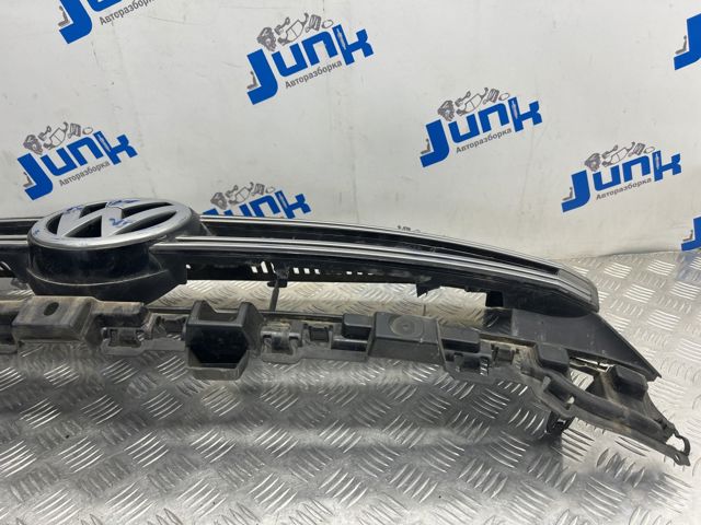 Решетка радиатора 5N0853651H9B9 VAG