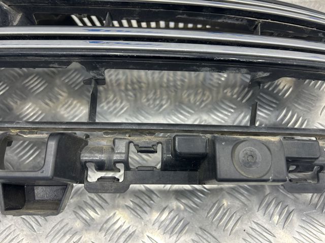 VAG 5N0853651H9B9 Решетка радиатора в наличии Павлоград