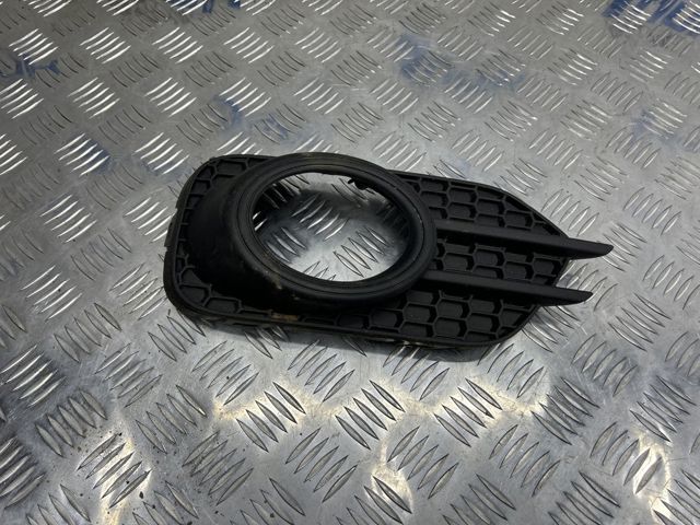 VAG 5N0853665G9B9 Заглушка (решетка) противотуманных фар бампера переднего левая в наличии Харьков