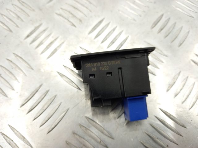 Кнопка аварийки 5NA919225B VAG