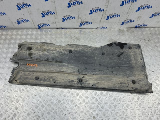 5Q0825202AR Защита днища правая купить Киев