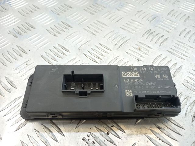 Блок управления открытия крышки багажника 5Q0959107L VAG
