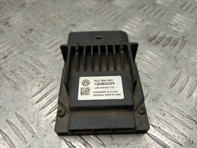 ЭБУ топливного насоса 5QJ906093 VAG