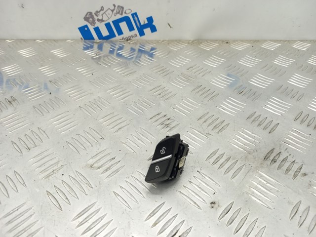 Выключатель центрального замка 61316801351 BMW