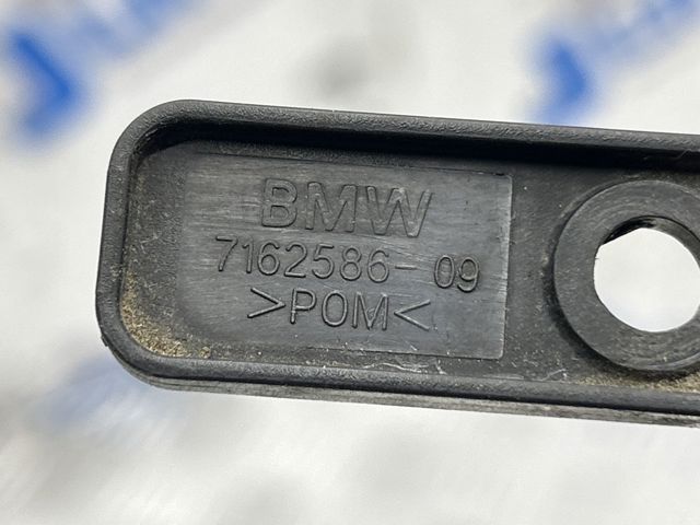 Горловина бачка омывателя 61667162586 BMW