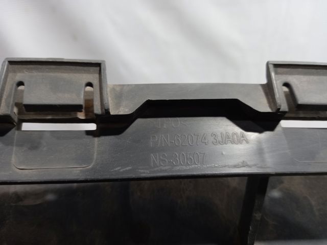 NISSAN 620743JA0A Решетка бампера в наличии Одесса