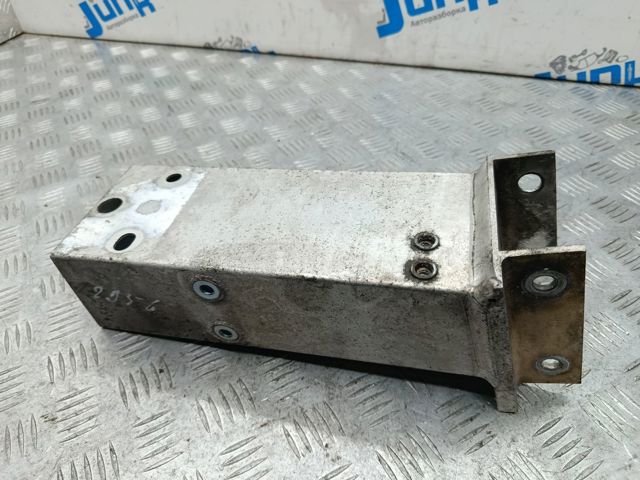 NISSAN 622115NA0A Кронштейн усилителя переднего бампера в наличии Павлоград