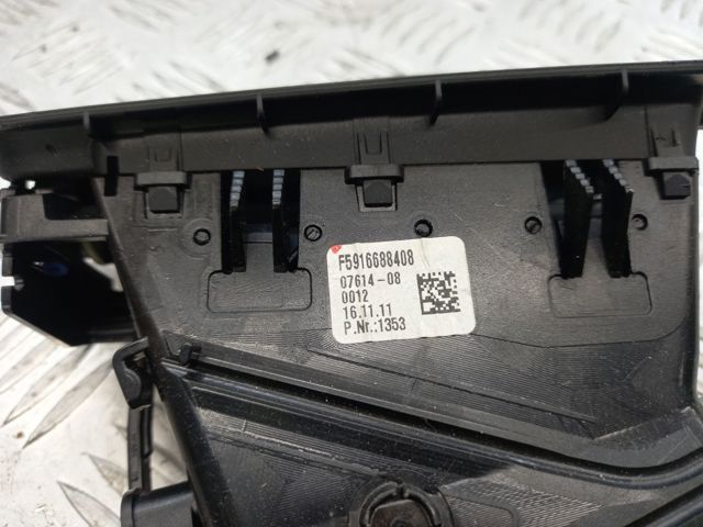 Воздуховод, распределитель воздуха под "торпедо", правый 64229166890 BMW