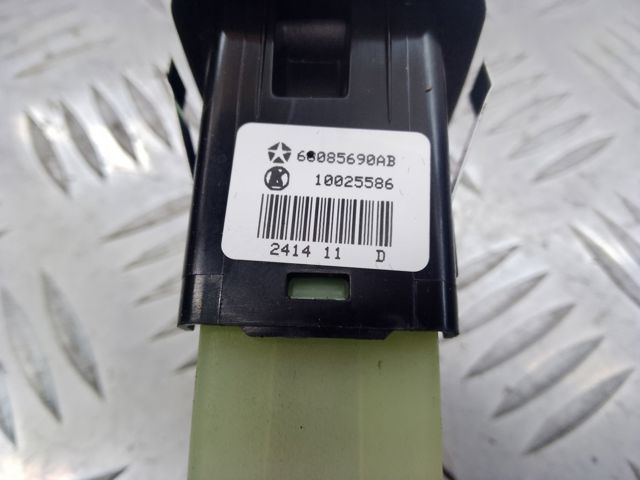 Кнопки заднего стеклоподъёмника 68085690AB CHRYSLER