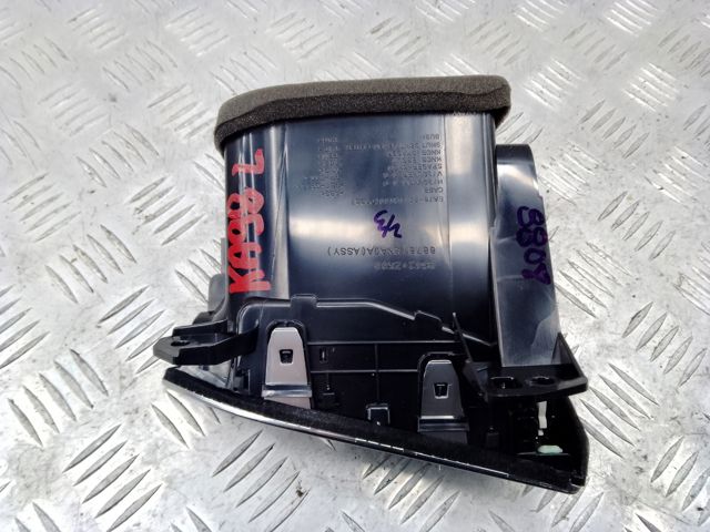 NISSAN 687615NA0A в наличии Запорожье