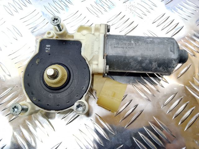 Мотор стеклоподъемника двери передней, правой 6967262 BMW